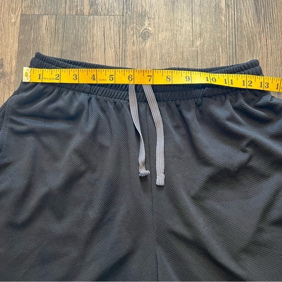 Amazon Essentials Men's Performance Black Tech Loose-Fit Drawstring Shorts S - Picture 6 of 8
